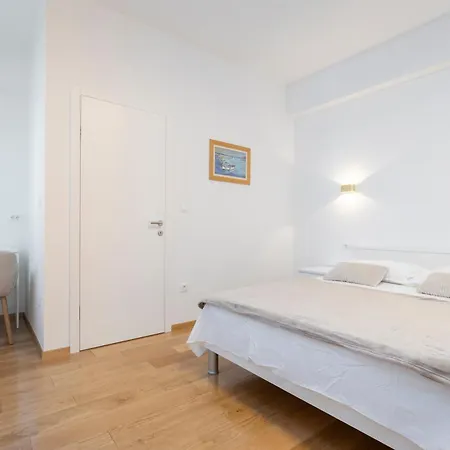 아파트 Nettle Tree *